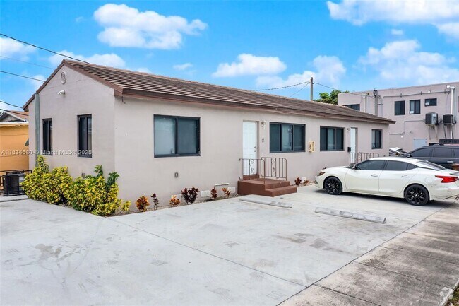Building Photo - 1602 Palm Ave Unit 11 Rental