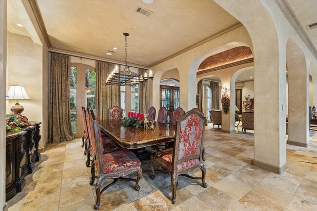 2 Lacewood Ln