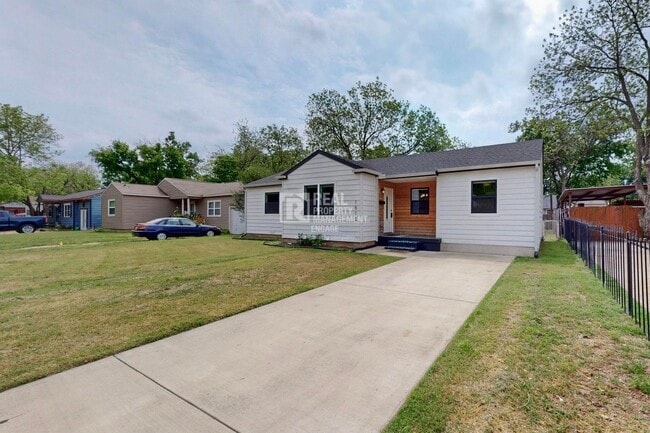 Photo - Modern 3 Bedroom Single-Story Home available For Rent in Irving!