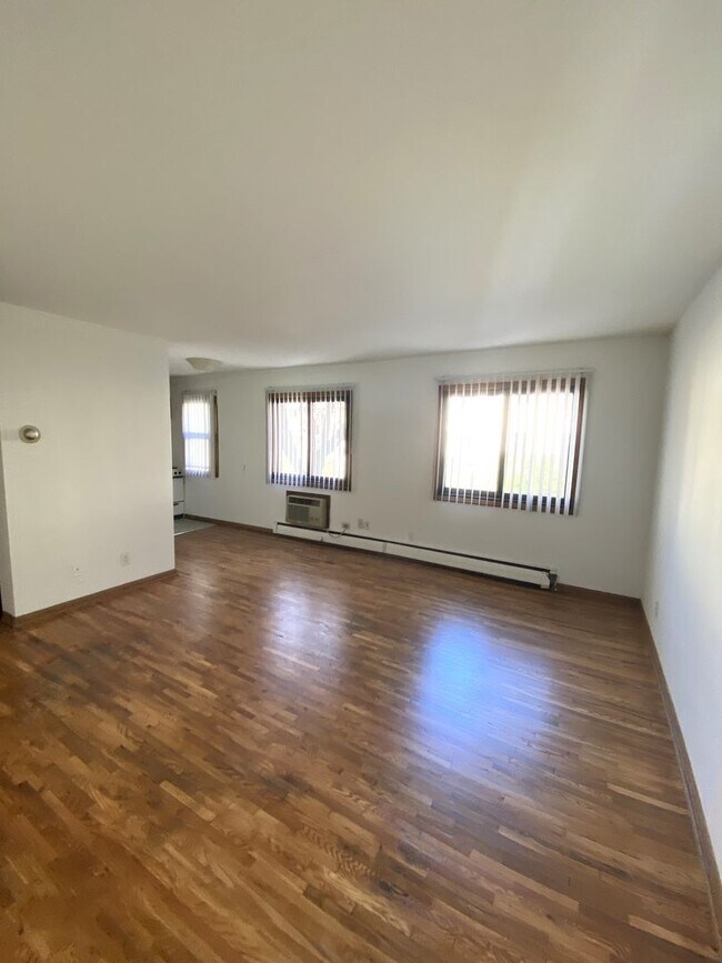 Photo - 2700 Humboldt Ave S.