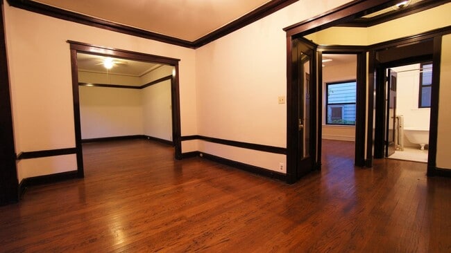 Photo - 2420 N Sawyer Ave Unit 1W