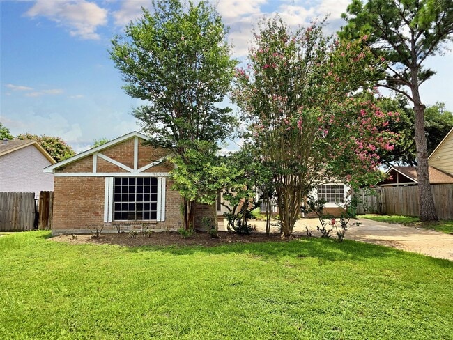 Building Photo - 22619 Deville Dr