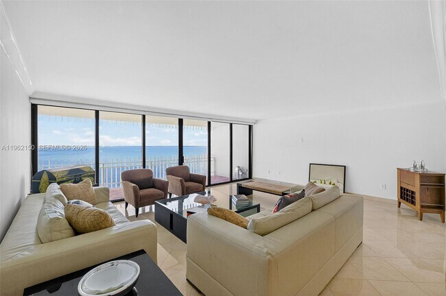 Photo - 2 Grove Isle Dr Unidad B1505