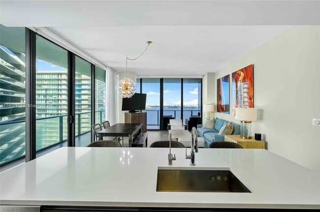 Photo - 480 NE 31st St Unidad 4407