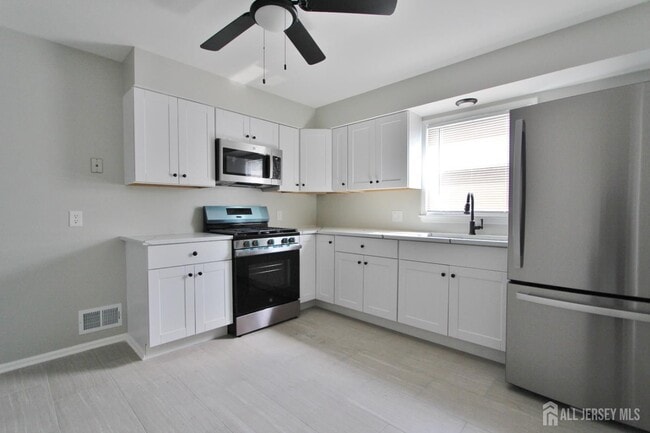 Building Photo - 516-520-520 Hamilton Blvd Unit 516-520 Rental
