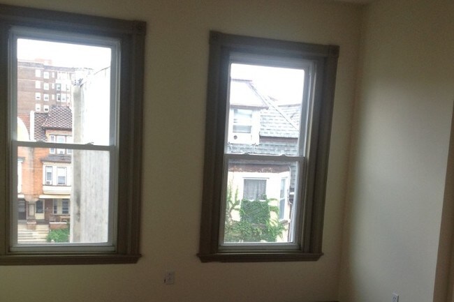 BR #1 - 223 Buckingham Pl Unit 2