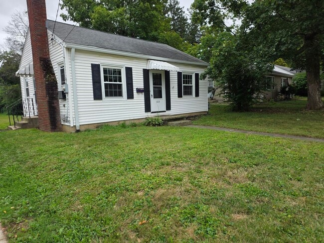 Building Photo - 2 bedroom 1 bath single family home