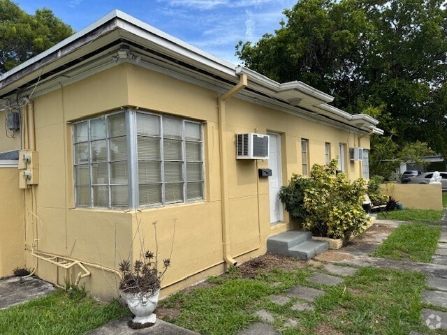 Building Photo - 1705 Moffett St Unit C Rental