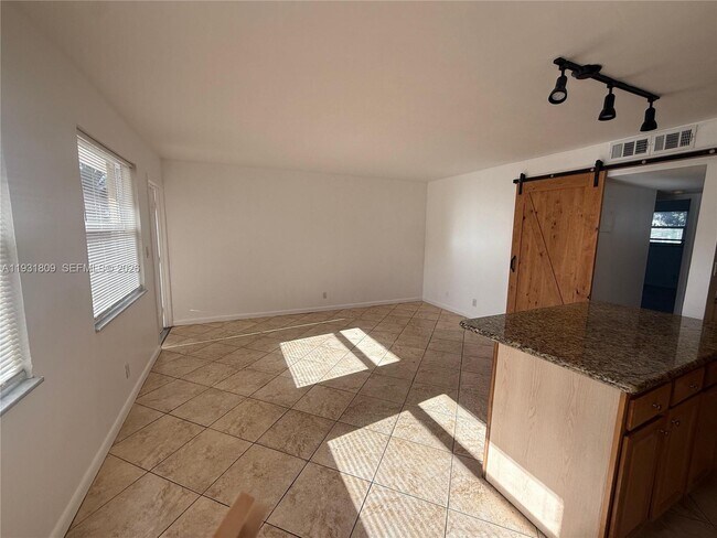 Photo - 4051 NE 13th Ave Unit 543