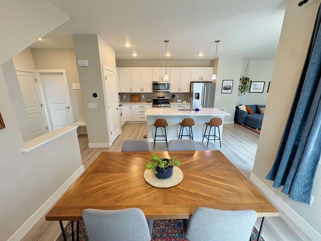 Photo - 3bd/2.5ba Paired Home in Trailside w/ side yard
