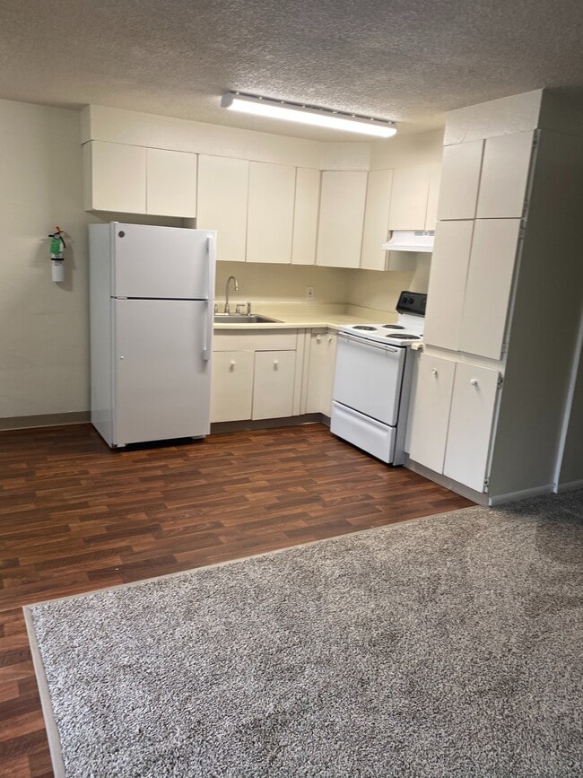 Photo - Hillcrest Apartments