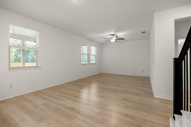 Photo - 301 Quarry Rock Cove