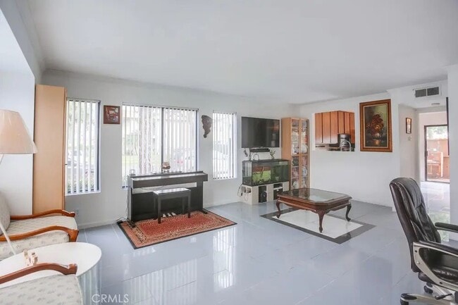 Building Photo - Anaheim, CA