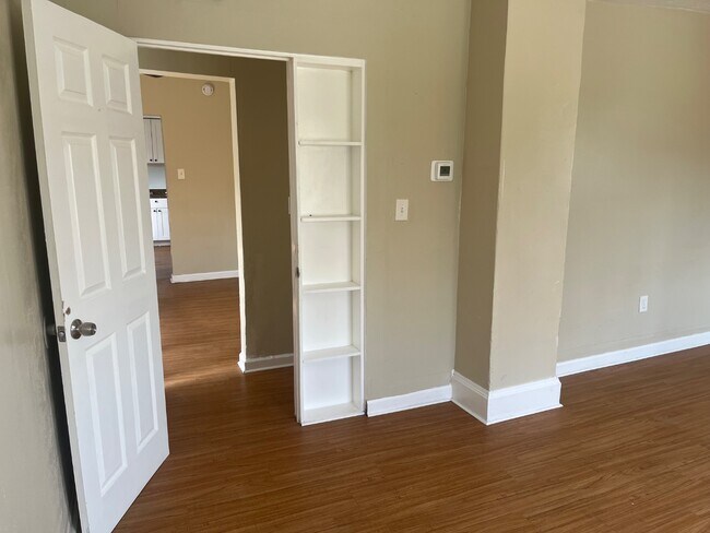 Photo - 328 W 17th St