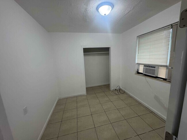 Photo - 7000 NW 8th Ave Unidad 6