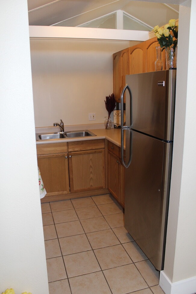 New stainless steel appliances! - 1400 Julian St