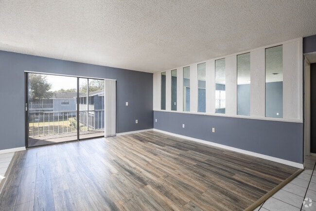 2BR, 2BA - 1,088SF - Living Room