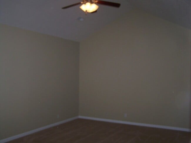 Photo - 2 bed, 2 bath, 2 car garage ranch style townhouse in N. Knoxville w/ fenced yard