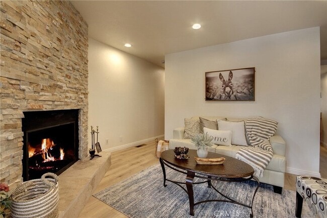 Photo - 430 E Country Club Blvd