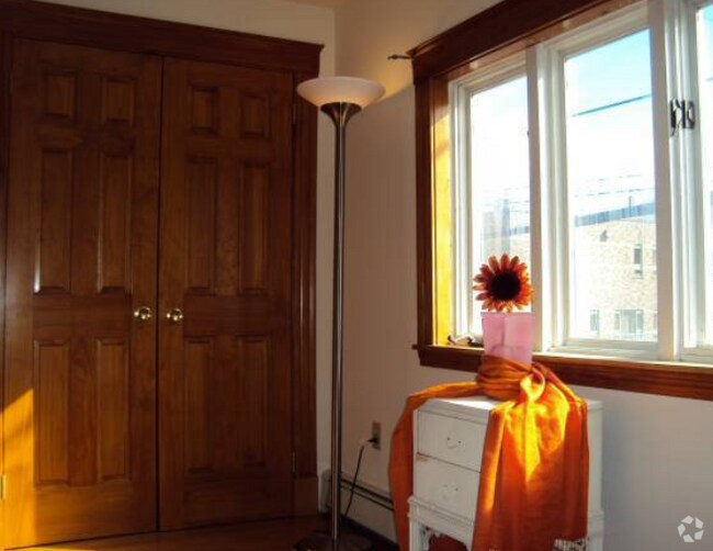 Building Photo - 67 Gore St Unit 2F Rental