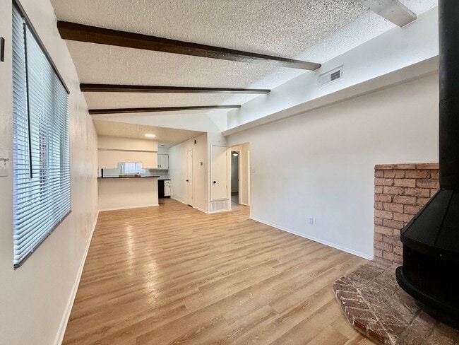 Building Photo - Immaculately Improved 2 Bedroom / 1 Bathroom Duplex & Immediately Available!