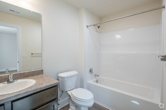 3BR, 2BA - 1,318SF - Primary Bathroom