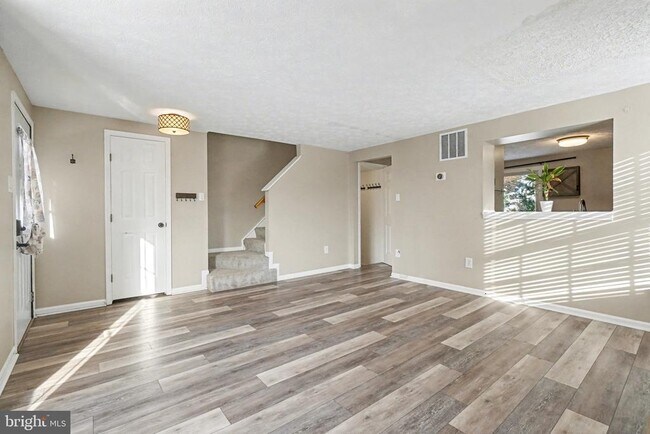 Photo - 1713 Chesterfield Square