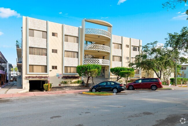 Building Photo - Marseille Apts