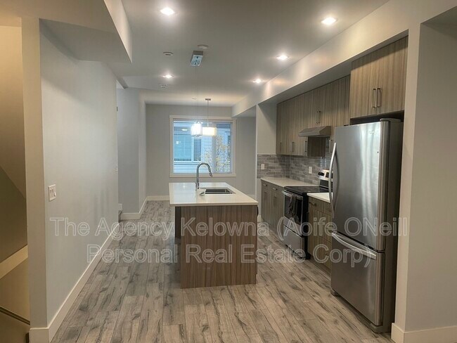 Photo - 1308 Rutland Rd N