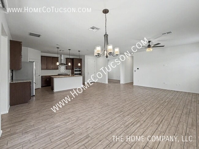 8828 E Stone Meadow Cir