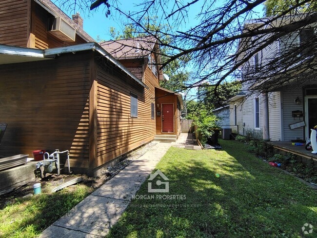 Building Photo - 808 College Dr Unit 808 COLLEGE DR. Rental