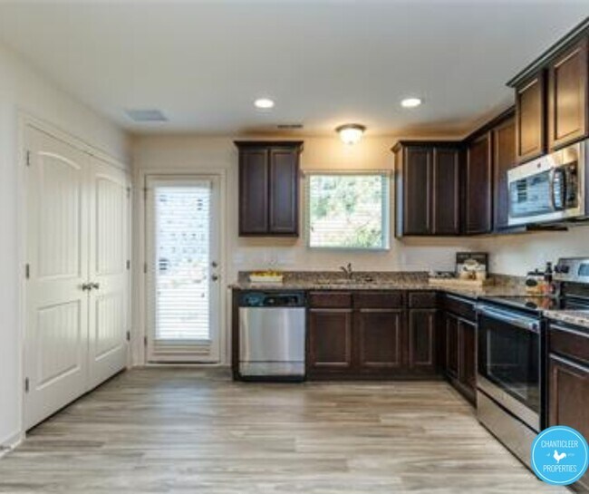 Photo - 882 Saratoga Dr