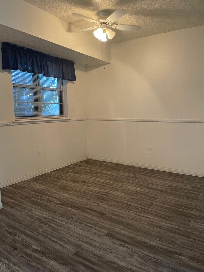 Photo - 4914 57th St