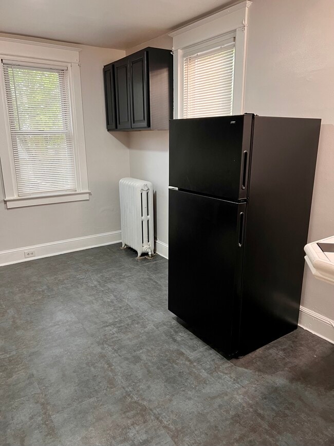 refrigerator - 340 E Broadway Ave Unidad Apt B