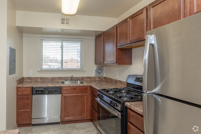 2BR, 1.5BA - 943 SF