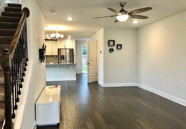 Photo - Cute 2 bd/2.5 bath w/fenced patio
