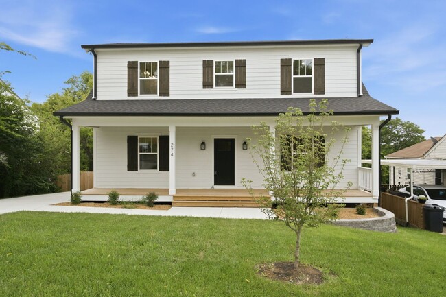 Building Photo - Spacious 5-Bedroom with Fenced Yard & Modern Amenities