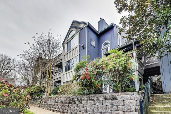 Building Photo - 896 Windbrooke Dr Unit 896