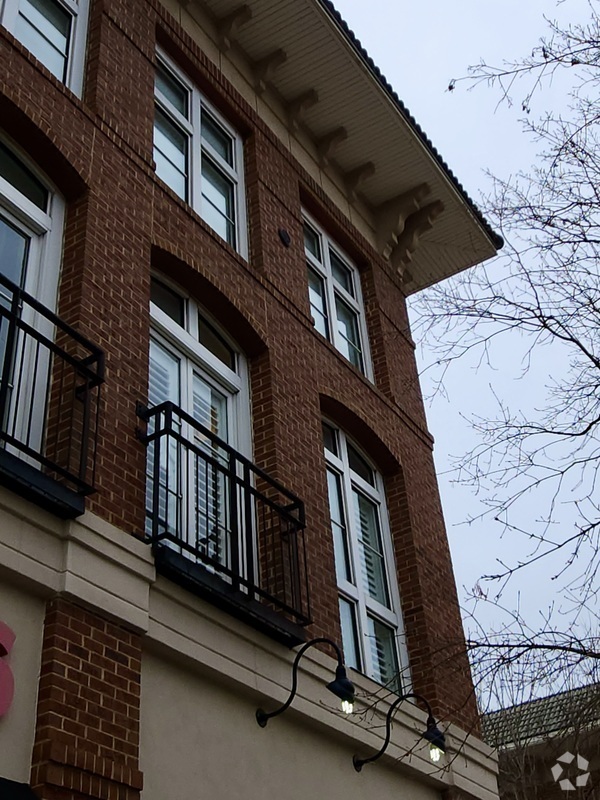 Building Photo - 1245 Caroline St NE Rental