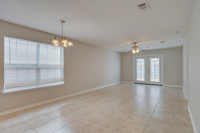 Photo - 315 Dahlquist Dr