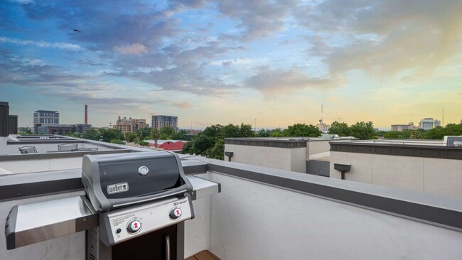 Building Photo - The Pearl View Rental