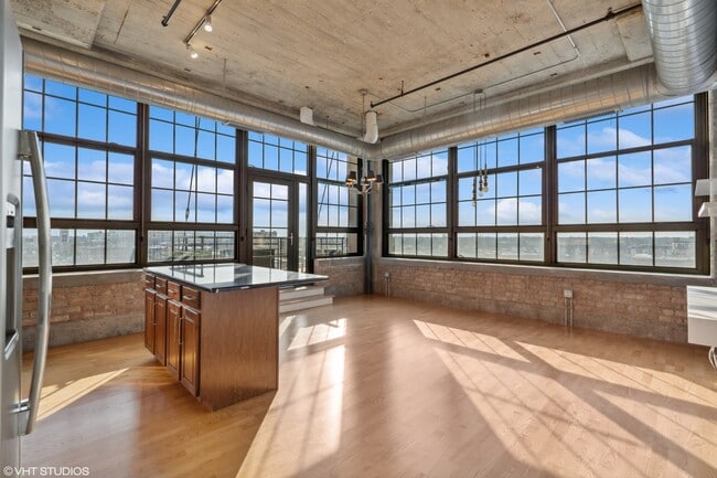 Building Photo - 3963 W Belmont Ave Unit 517