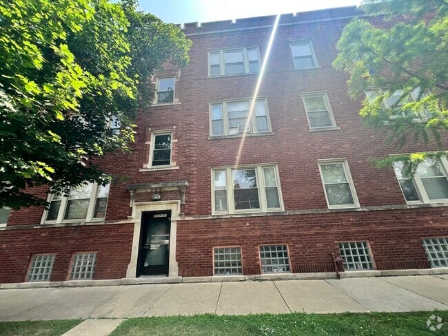 Building Photo - 2757 N Monticello Ave Rental