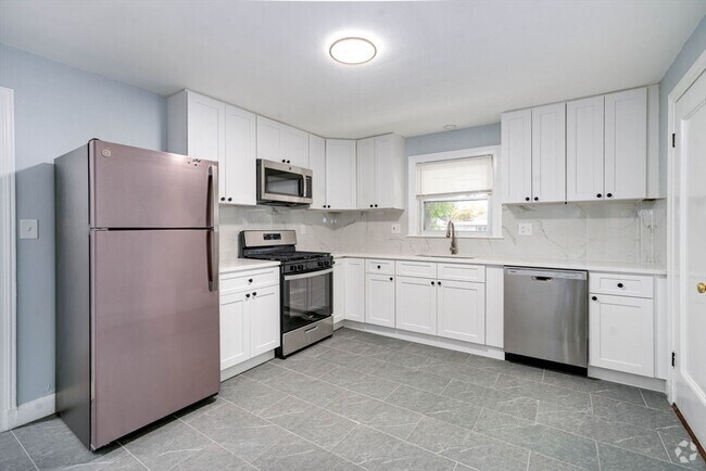Building Photo - 7 Langley Cir Unit 1 Rental