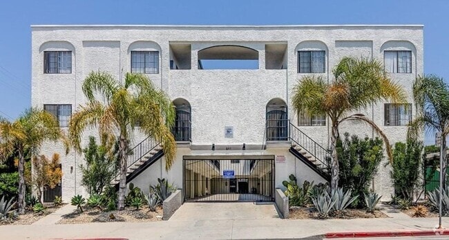 Building Photo - BEAUTIFUL NEWLY REMODELED 2 BEDROOM/1 BATH... Unit 04 Rental