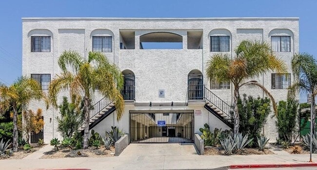 Building Photo - BEAUTIFUL NEWLY REMODELED 2 BEDROOM/1 BATH... Unit 08 Rental