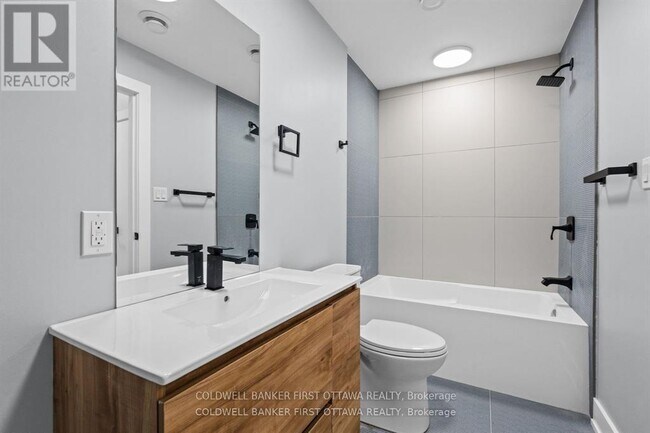 Photo - 886 Byron Ave Unité B