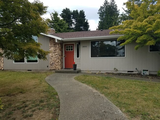Building Photo - Short Term! 3 Bedroom East Bremerton Home!