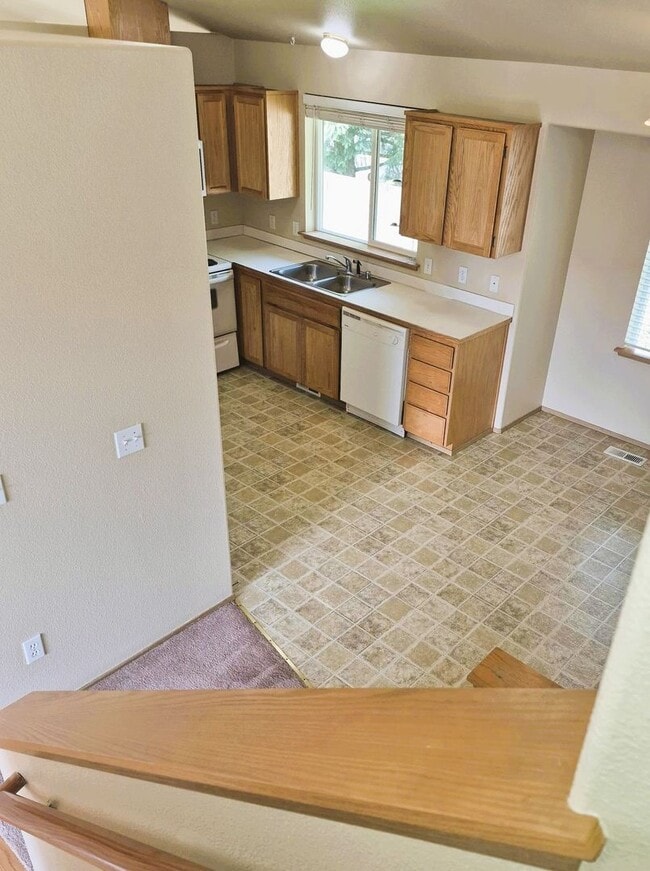 Photo - Spacious 3BD/2.5BA in Puyallup | 2-Car Garage + Private Fenced Yard