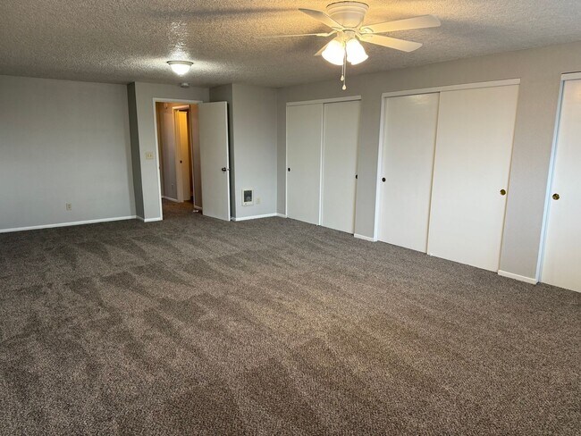 Building Photo - CL2622-2624 Unit 2622